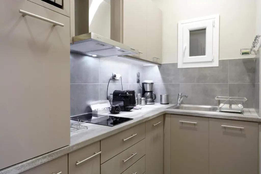 “Zeus”, Stylish Luxury Business Suite In The Heart Of Athens. Dış mekan fotoğraf